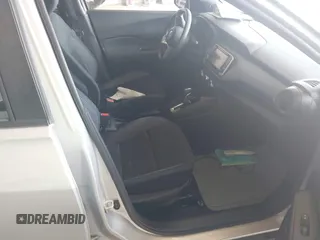 2019 Nissan Kicks S z VIN 3N1CP5CU5KL555586, wystawiony jako IAAI lot #42426743 z przebiegiem 122 015 mil mil oraz . Historia ofert i sprzedaży dostępna na DreamBid. Obrazek 5.