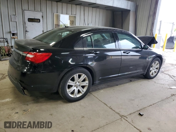 2011 Chrysler 200 Touring z VIN 1C3BC1FB0BN614507, wystawiony jako Copart lot #58739285 z przebiegiem 233 806 mil mil oraz Nie do naprawy • Non repairable. Historia ofert i sprzedaży dostępna na DreamBid. Obrazek 3.