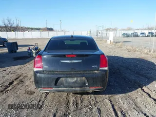 2017 Chrysler 300 S z VIN 2C3CCAGG1HH518935, wystawiony jako IAAI lot #41957362 z przebiegiem 102 454 mil mil oraz . Historia ofert i sprzedaży dostępna na DreamBid. Obrazek 17.