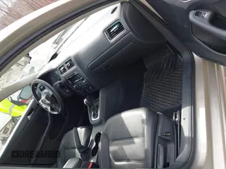 2014 Volkswagen Jetta Sedan SE w/Connectivity with VIN 3VWD07AJ9EM248024, listed as a IAAI auction lot 41621186 with 130,886 mi miles. Bid and sale history available at carsss.com. Image 5.