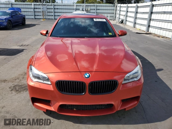 2014 BMW M5 z VIN WBSFV9C58ED097898, wystawiony jako Copart lot #86151234 z przebiegiem 60 470 mil mil oraz Tytuł czysty. Historia ofert i sprzedaży dostępna na DreamBid. Obrazek 5.