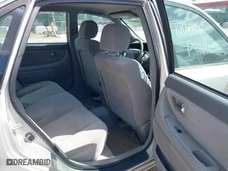 2001 Toyota Avalon XL w/Bucket Seats with VIN 4T1BF28BX1U190422, listed as a IAAI auction lot 42048185 with 172,195 mi miles. Bid and sale history available at carsss.com. Image 8.