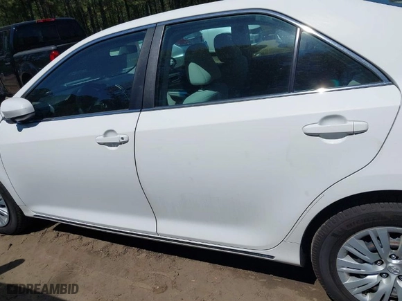 2012 Toyota Camry Hybrid XLE with VIN 4T1BD1FK4CU040019, listed as a IAAI auction lot 41869225 with 95,326 mi miles. Bid and sale history available at carsss.com. Image 14.