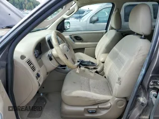 2006 Ford Escape XLT with VIN 1FMYU03Z86KB56863, listed as a Copart auction lot 72385544 with 111,800 mi miles and Salvage Title. Bid and sale history available at carsss.com. Image 7.