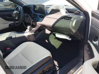 2022 Lexus ES 300h z VIN 58ADA1C19NU024116, wystawiony jako IAAI lot #41630532 z przebiegiem 22 141 mil mil oraz . Historia ofert i sprzedaży dostępna na DreamBid. Obrazek 5.