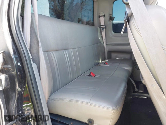 1998 Ford F-250 z VIN 1FTPX28L7WNA79621, wystawiony jako IAAI lot #41783554 z przebiegiem 254 342 mil mil oraz . Historia ofert i sprzedaży dostępna na DreamBid. Obrazek 8.