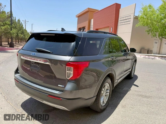 2020 Ford Explorer XLT z VIN 1FMSK8DH5LGB74302, wystawiony jako Copart lot #58030415 z przebiegiem 127 161 mil mil oraz Szkoda całkowita • Salvage title. Historia ofert i sprzedaży dostępna na DreamBid. Obrazek 4.