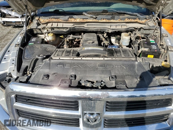 2011 Dodge 3500 SLT z VIN 3D73Y3HL0BG592767, wystawiony jako Copart lot #51824395 z przebiegiem 142 905 mil mil oraz Szkody całkowita. Historia ofert i sprzedaży dostępna na DreamBid. Obrazek 11.