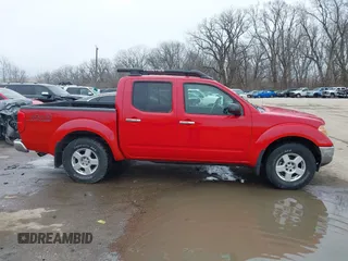 2006 Nissan Frontier SE z VIN 1N6AD07W96C455744, wystawiony jako IAAI lot #41728920 z przebiegiem 176 107 mil mil oraz . Historia ofert i sprzedaży dostępna na DreamBid. Obrazek 13.