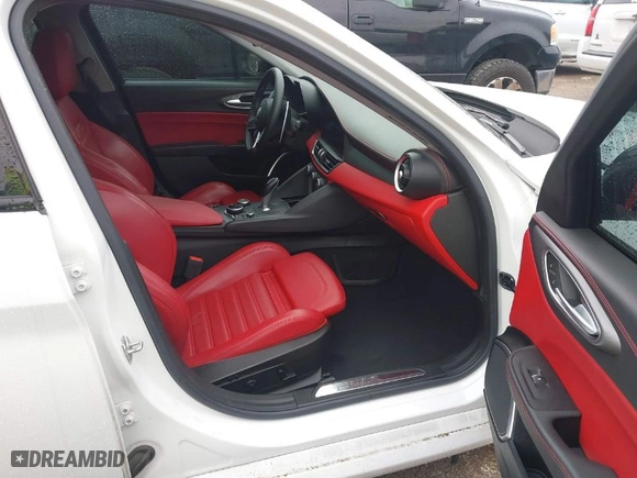 2019 Alfa Romeo Giulia Ti with VIN ZARFAMBN4K7619188, listed as a IAAI auction lot 41541525 with 21,310 mi miles. Bid and sale history available at carsss.com. Image 5.