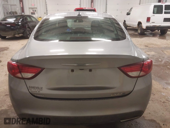 2015 Chrysler 200 S with VIN 1C3CCCDG0FN522916, listed as a IAAI auction lot 42048331 with 202,116 mi miles and . Bid and sale history available at carsss.com. Image 16.