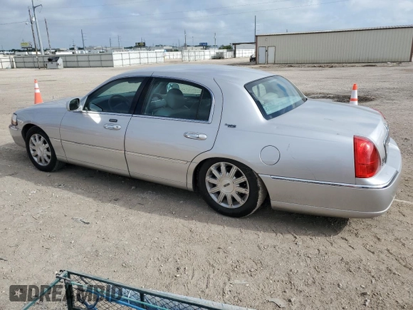 2009 Lincoln Town Car Signature Limited z VIN 2LNHM82V99X635551, wystawiony jako Copart lot #54103565 z przebiegiem 138 836 mil mil oraz Czysty tytuł • Clean title. Historia ofert i sprzedaży dostępna na DreamBid. Obrazek 2.