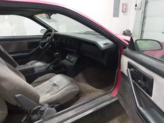 1983 Pontiac Firebird z VIN 1G2AW87H3DN205080, wystawiony jako IAAI lot #41603586 z przebiegiem 83 350 mil mil oraz . Historia ofert i sprzedaży dostępna na DreamBid. Obrazek 5.