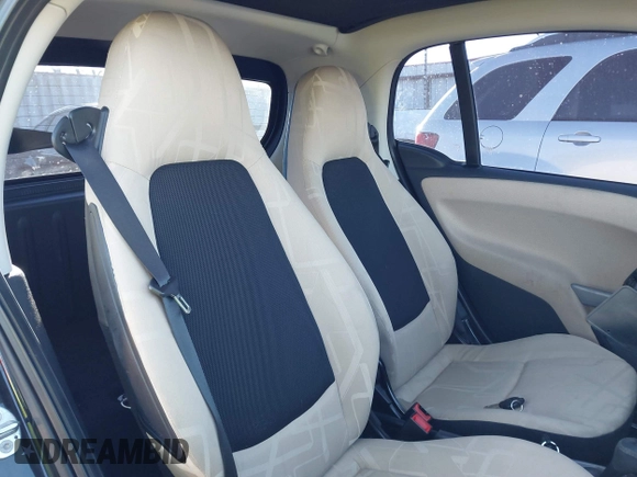 2009 Smart fortwo Pure z VIN WMEEJ31X99K292492, wystawiony jako IAAI lot #41029051 z przebiegiem 57 741 mil mil oraz . Historia ofert i sprzedaży dostępna na DreamBid. Obrazek 8.