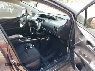 2016 Toyota Prius Four with VIN JTDKARFUXG3021631, listed as a IAAI auction lot 42068229 with 1 mi miles. Bid and sale history available at carsss.com. Image 5.