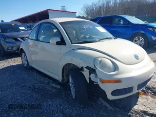 2008 Volkswagen New Beetle Coupe S with VIN 3VWPW31C58M505917, listed as a IAAI auction lot 41510238 with 64,596 mi miles. Bid and sale history available at carsss.com. Image 1.