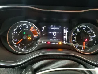 2020 Jeep Cherokee Latitude Plus z VIN 1C4PJMLN5LD553329, wystawiony jako Copart lot #56834895 z przebiegiem 63 582 mil mil oraz Szkoda całkowita • Salvage title. Historia ofert i sprzedaży dostępna na DreamBid. Obrazek 9.