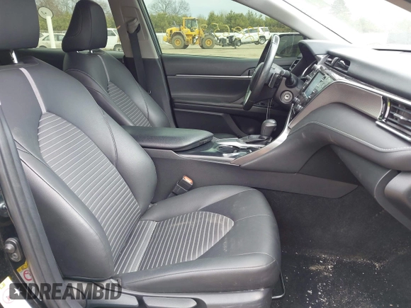 2018 Toyota Camry LE z VIN JTNB11HK6J3005121, wystawiony jako IAAI lot #42065784 z przebiegiem 114 907 mil mil oraz . Historia ofert i sprzedaży dostępna na DreamBid. Obrazek 5.