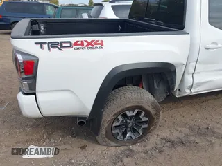 2023 Toyota Tacoma SR z VIN 3TMCZ5AN1PM637609, wystawiony jako IAAI lot #40345917 z przebiegiem 12 614 mil mil oraz . Historia ofert i sprzedaży dostępna na DreamBid. Obrazek 6.