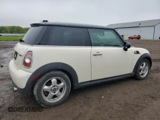 2011 MINI Hardtop z VIN WMWSU3C56BT096298, wystawiony jako Copart lot #55764375 z przebiegiem 141 499 mil mil oraz Szkody całkowita. Historia ofert i sprzedaży dostępna na DreamBid. Obrazek 3.