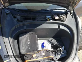 2018 Tesla Model 3 Long Range Battery z VIN 5YJ3E1EB6JF105837, wystawiony jako IAAI lot #41763460 z przebiegiem 100 387 mil mil oraz . Historia ofert i sprzedaży dostępna na DreamBid. Obrazek 10.