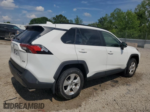 2020 Toyota RAV4 XLE with VIN JTMW1RFV8LD060197, listed as a Copart auction lot 61223725 with 33,135 mi miles and Salvage title. Bid and sale history available at DreamBid. Image 3.