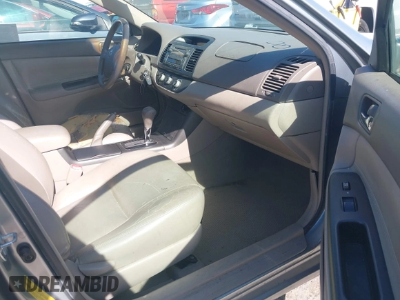 2005 Toyota Camry LE z VIN 4T1BE30K65U592500, wystawiony jako IAAI lot #42373718 z przebiegiem 189 054 mil mil oraz . Historia ofert i sprzedaży dostępna na DreamBid. Obrazek 5.