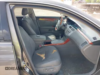 2005 Toyota Avalon XL z VIN 4T1BK36B55U002769, wystawiony jako IAAI lot #42059186 z przebiegiem 181 197 mil mil oraz . Historia ofert i sprzedaży dostępna na DreamBid. Obrazek 5.