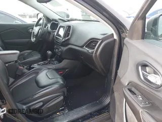 2019 Jeep Cherokee Trailhawk Elite with VIN 1C4PJMBX0KD395421, listed as a IAAI auction lot 41265048 with 70,070 mi miles. Bid and sale history available at carsss.com. Image 5.