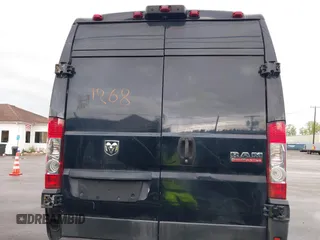 2015 Ram ProMaster Cargo z VIN 3C6TRVDG1FE512803, wystawiony jako IAAI lot #42355330 z przebiegiem 87 392 mil mil oraz . Historia ofert i sprzedaży dostępna na DreamBid. Obrazek 16.