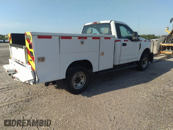 2017 Ford Super Duty F-250 SRW XLT with VIN 1FTBF2BT9HEC33223, listed as a IAAI auction lot 41980301 with 338,522 mi miles. Bid and sale history available at carsss.com. Image 4.