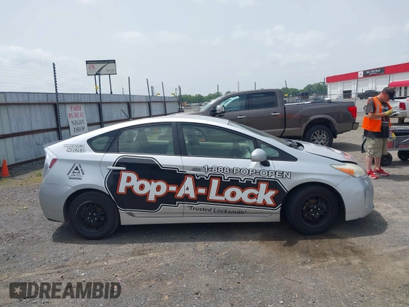 2013 Toyota Prius One z VIN JTDKN3DU3D5704663, wystawiony jako IAAI lot #42270987 z przebiegiem 169 353 mil mil oraz . Historia ofert i sprzedaży dostępna na DreamBid. Obrazek 13.