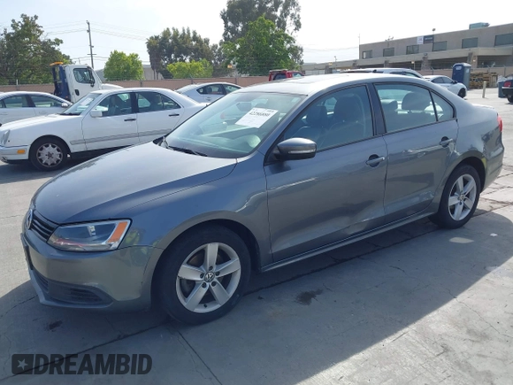 2012 Volkswagen Jetta TDI w/Premium & Nav с VIN 3VWLL7AJ2CM386214, выставлен на аукционе IAAI как лот 42286880 с пробегом 157 185 миль миль и . История ставок и продаж доступна на DreamBid. Изображение 2.