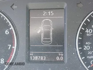 2013 Volkswagen Passat SE z VIN 1VWBP7A37DC111202, wystawiony jako IAAI lot #42395659 z przebiegiem 138 783 mil mil oraz . Historia ofert i sprzedaży dostępna na DreamBid. Obrazek 7.