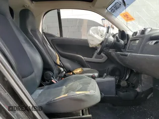 2010 Smart fortwo Pure z VIN WMEEJ3BA0AK344722, wystawiony jako Copart lot #47288785 z przebiegiem 116 941 mil mil oraz Szkoda całkowita • Salvage title. Historia ofert i sprzedaży dostępna na DreamBid. Obrazek 10.