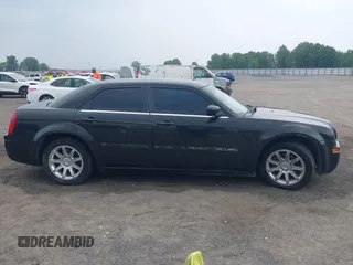 2006 Chrysler 300 Touring z VIN 2C3LA53G36H113174, wystawiony jako IAAI lot #42274652 z przebiegiem 229 422 mil mil oraz . Historia ofert i sprzedaży dostępna na DreamBid. Obrazek 13.