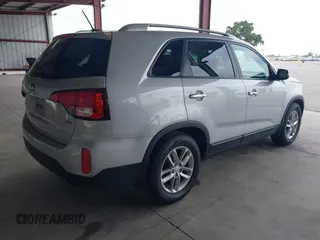 2015 Kia Sorento LX with VIN 5XYKT4A64FG589597, listed as a IAAI auction lot 42068816 with 107,948 mi miles. Bid and sale history available at carsss.com. Image 4.