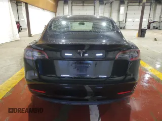 2023 Tesla Model 3 z VIN 5YJ3E1EA4PF451241, wystawiony jako Copart lot #61045835 z przebiegiem 69 738 mil mil oraz Czysty tytuł • Clean title. Historia ofert i sprzedaży dostępna na DreamBid. Obrazek 6.