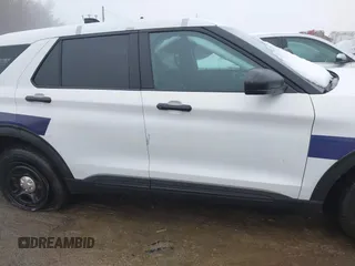 2022 Ford Police Interceptor Utility z VIN 1FM5K8AB5NGA54483, wystawiony jako IAAI lot #41562308 z przebiegiem 65 002 mil mil oraz . Historia ofert i sprzedaży dostępna na DreamBid. Obrazek 13.