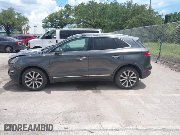 2019 Lincoln MKC Reserve z VIN 5LMCJ3C99KUL03532, wystawiony jako IAAI lot #42595874 z przebiegiem 80 875 mil mil oraz . Historia ofert i sprzedaży dostępna na DreamBid. Obrazek 14.