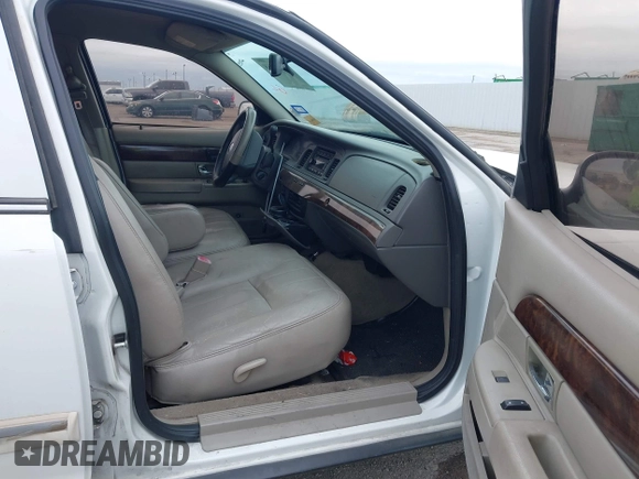 2009 Mercury Grand Marquis LS with VIN 2MEHM75V09X622177, listed as a IAAI auction lot 41899568 with 145,826 mi miles. Bid and sale history available at carsss.com. Image 5.
