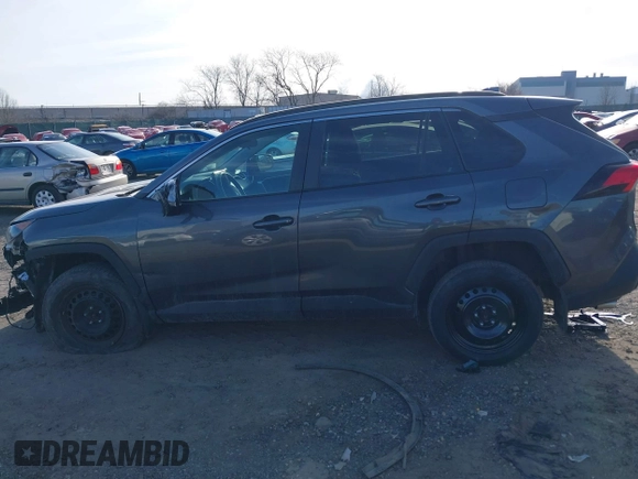 2021 Toyota RAV4 LE with VIN 2T3G1RFV3MC168172, listed as a IAAI auction lot 41599962 with 34,006 mi miles. Bid and sale history available at carsss.com. Image 14.