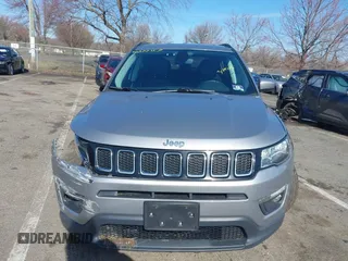 2019 Jeep Compass Altitude z VIN 3C4NJCBB9KT736881, wystawiony jako IAAI lot #41877957 z przebiegiem 63 566 mil mil oraz . Historia ofert i sprzedaży dostępna na DreamBid. Obrazek 12.