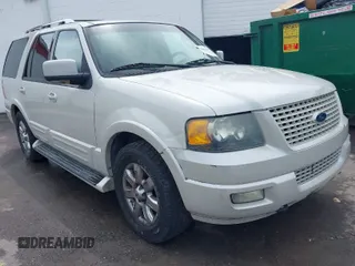 2005 Ford Expedition Limited with VIN 1FMFU20585LA11805, listed as a IAAI auction lot 41996606 with 204,394 mi miles. Bid and sale history available at carsss.com. Image 1.