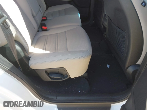 2018 Kia Sorento LX with VIN 5XYPGDA36JG389698, listed as a IAAI auction lot 40463225 with 120,088 mi miles. Bid and sale history available at carsss.com. Image 8.