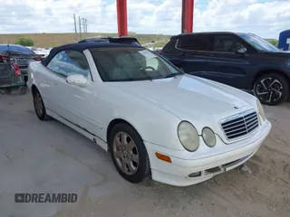 2002 Mercedes-Benz CLK with VIN WDBLK65G72T110575, listed as a IAAI auction lot 41950872 with 171,928 mi miles. Bid and sale history available at carsss.com. Image 1.