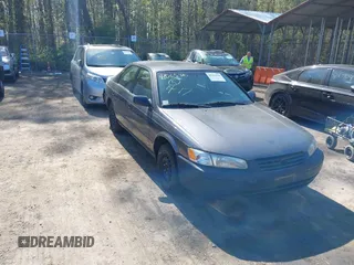 1997 Toyota Camry LE z VIN 4T1BG22K1VU101106, wystawiony jako IAAI lot #42065420 z przebiegiem 121 457 mil mil oraz . Historia ofert i sprzedaży dostępna na DreamBid. Obrazek 1.