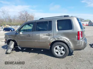 2011 Honda Pilot EX-L with VIN 5FNYF4H53BB063509, listed as a IAAI auction lot 41949079 with 173,580 mi miles. Bid and sale history available at carsss.com. Image 15.