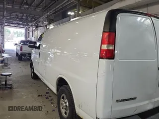 2005 Chevrolet Express Cargo z VIN 1GCFG15X451215108, wystawiony jako IAAI lot #42607984 z przebiegiem 127 758 mil mil oraz . Historia ofert i sprzedaży dostępna na DreamBid. Obrazek 5.