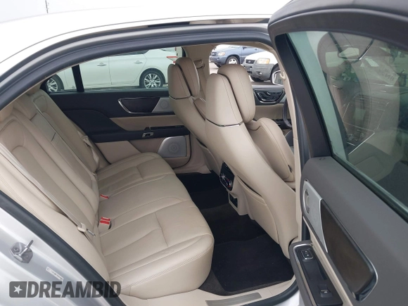 2017 Lincoln Continental Reserve with VIN 1LN6L9RP4H5624027, listed as a IAAI auction lot 41796172 with 33,100 mi miles. Bid and sale history available at carsss.com. Image 8.